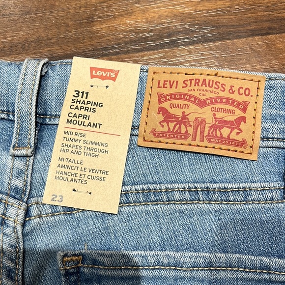 Levi’s 311 shaping skinny capri brand new - Picture 4 of 8